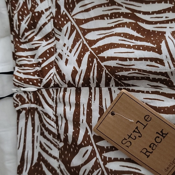 Wide Legs Palm Shorts Size Large - Picture 4 of 6